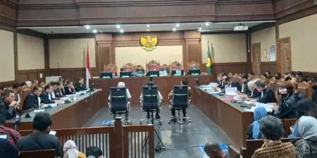 Mantan Jampidsus Febrie Adriansyah Didakwa Terima Aliran Uang BUMN