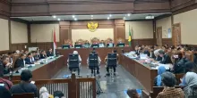 Mantan Jampidsus Febrie Adriansyah Didakwa Terima Aliran Uang BUMN