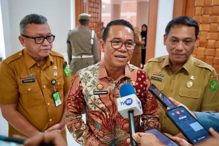 Wali Kota Medan Raih Penghargaan KI Sumut Award ​