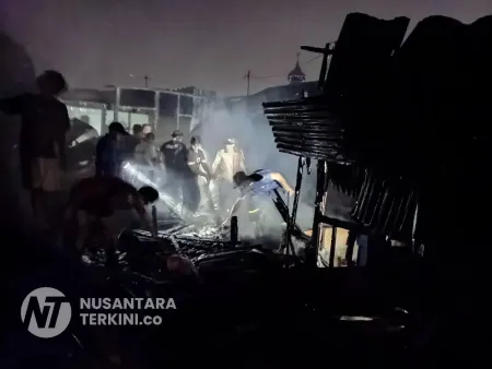 Ditinggal Pergi Pemilik, Satu Unit Rumah di Padangsidimpuan Ludes Terbakar